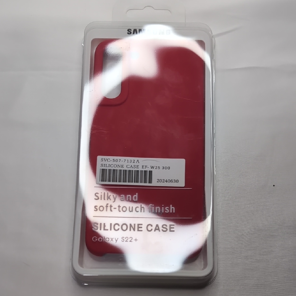 Samsung Galaxy S22+ Scarlet Silicone Cover